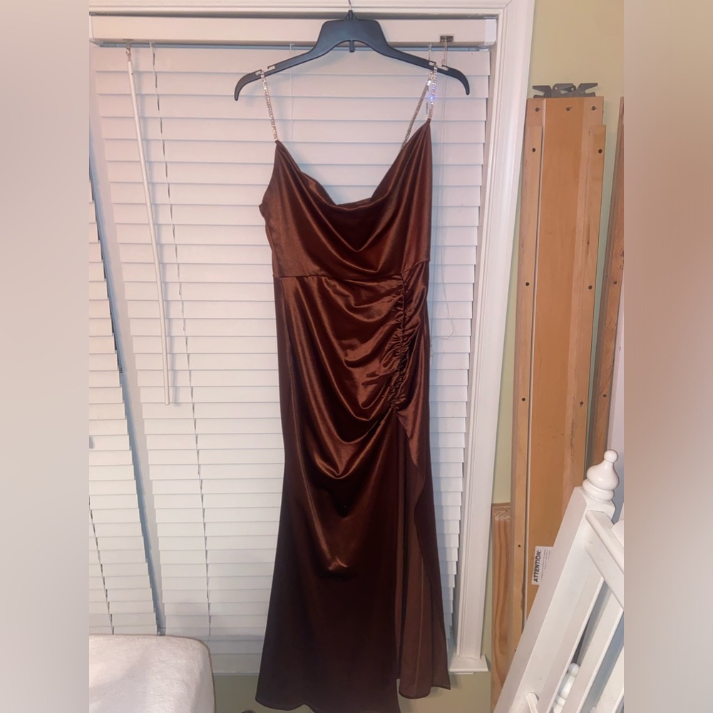 Windsor mermaid style dress w/ rhinestone straps. Worn once, perfect condition.